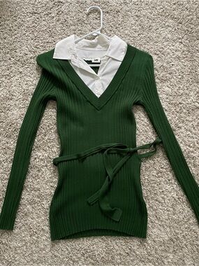Lee Women's Dark Green Ribbed V-Neck Sweater with Waist Tie